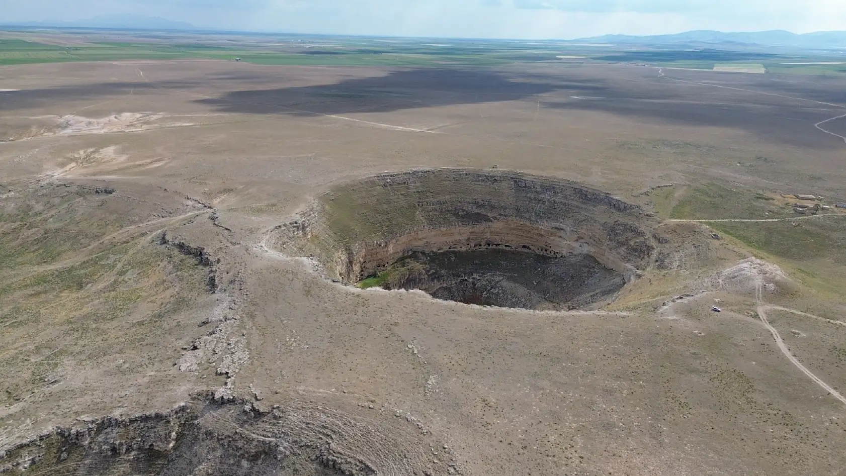 Turistler akın ediyordu: Konya'daki tarihi obruk susuz kaldı! Yeni çökmeler başladı!