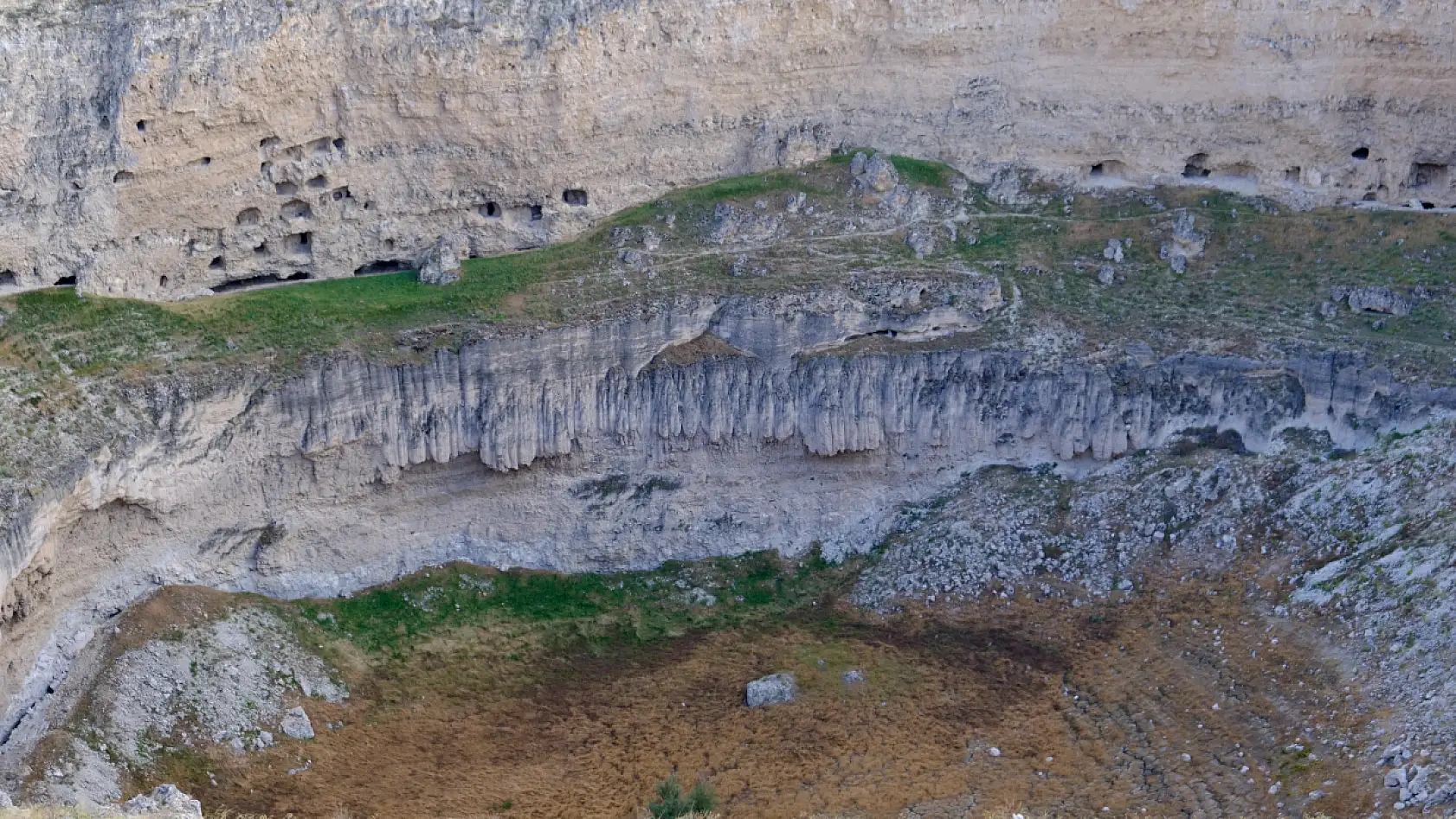 Turistler akın ediyordu: Konya'daki tarihi obruk susuz kaldı! Yeni çökmeler başladı!