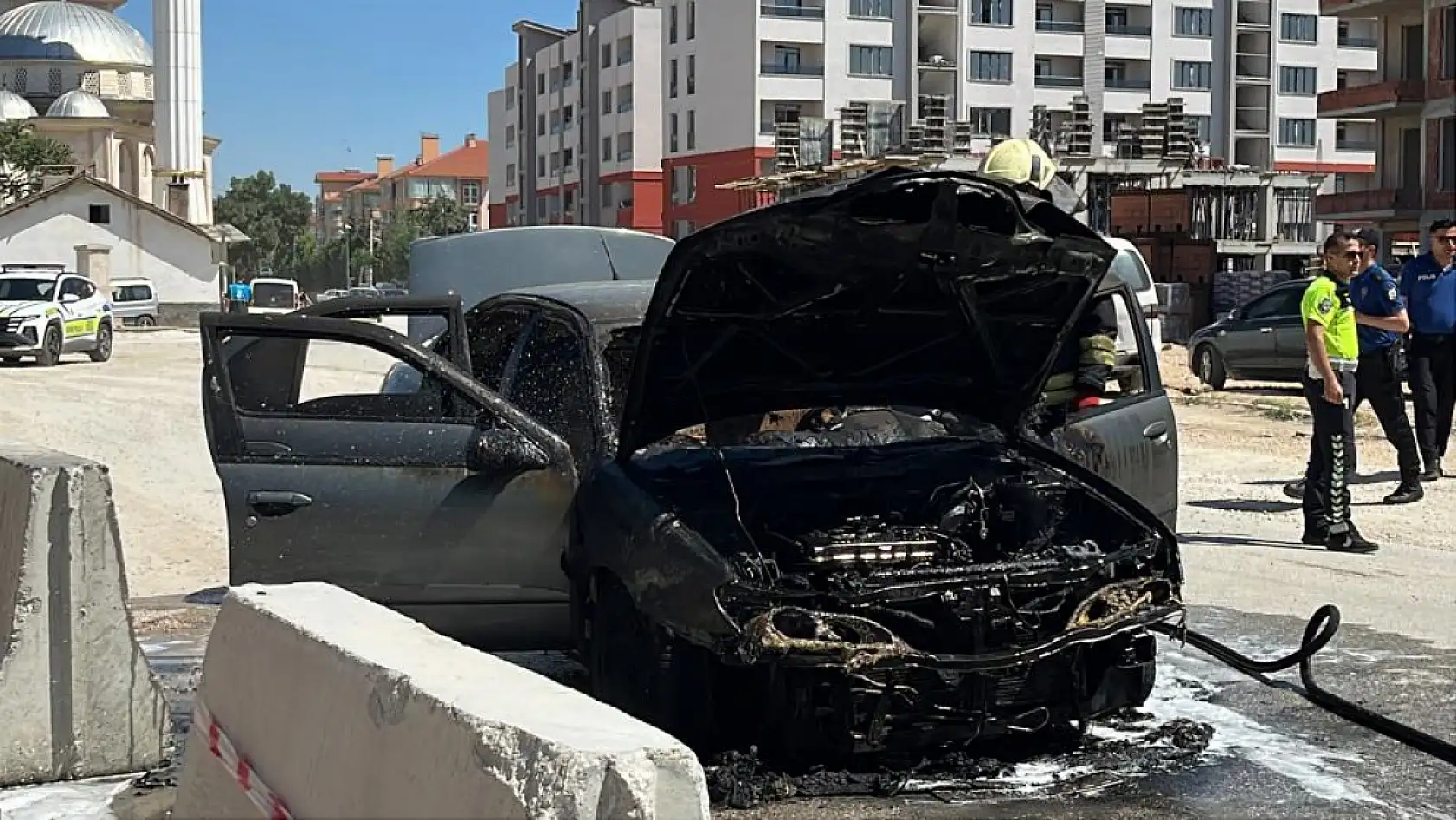 İhmal yangına davetiye çıkartıyor! Aracınızda bunları sakın yapmayın