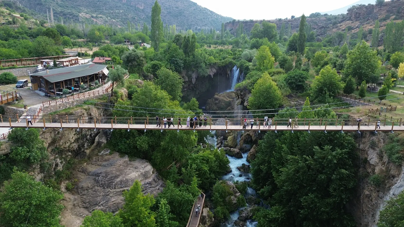 Konya'da 20 metreden dökülen huzurun ve serinliğin sesi: Yerköprü Şelalesi!