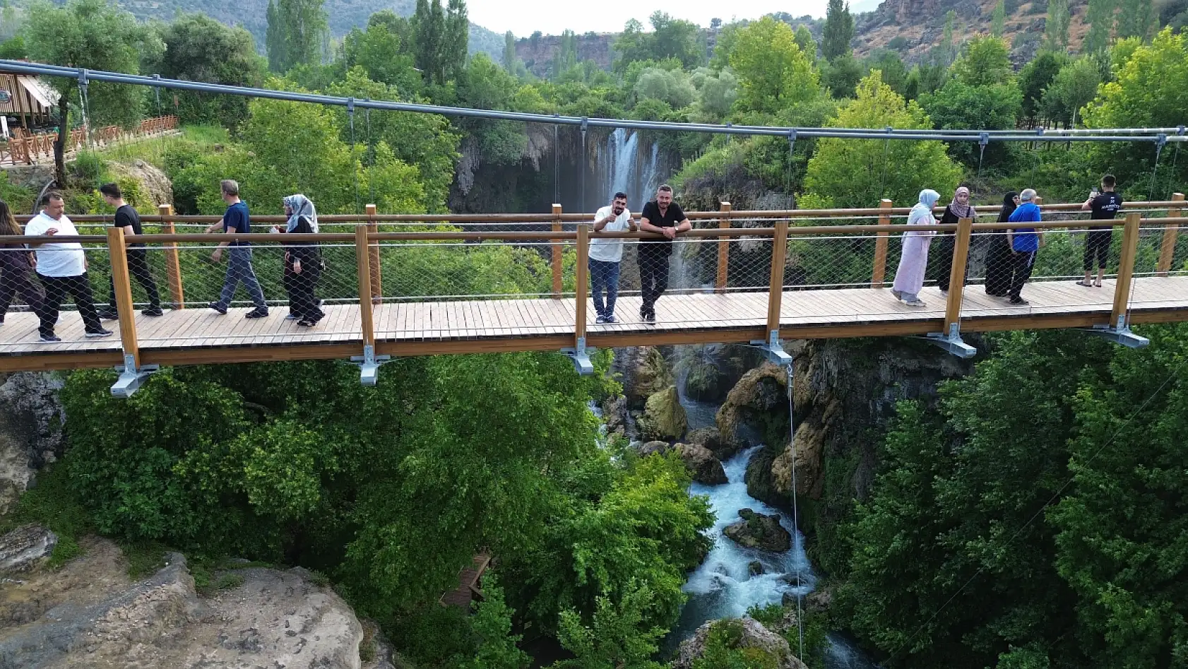 Konya'da 20 metreden dökülen huzurun ve serinliğin sesi: Yerköprü Şelalesi!