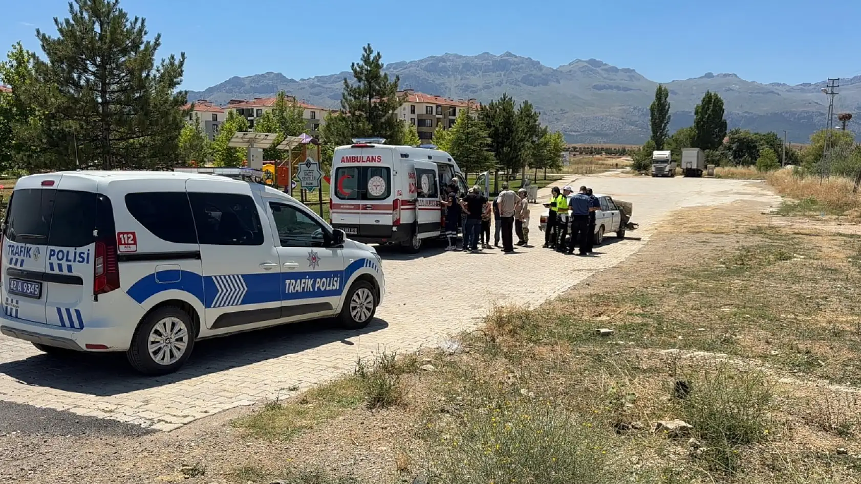 Konya'da otomobiller birbirine girdi: Araç takla attı! Çok sayıda yaralı var...