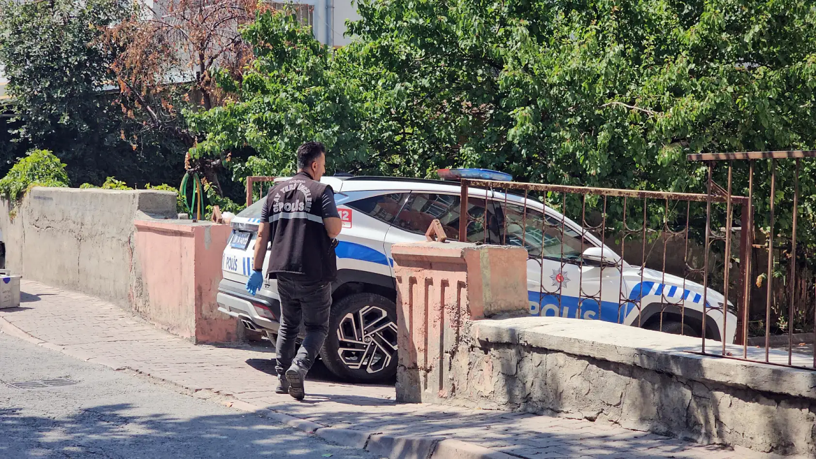 Konya'dan gidip aracında sabahladı: Eşinin yolunu kesip dehşeti yaşattı!
