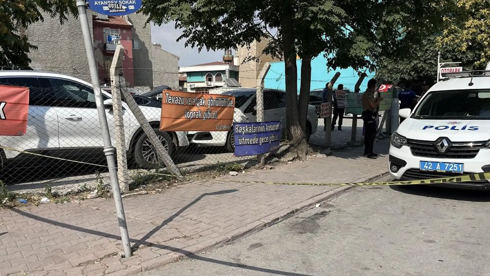 Konya'da sokak ortasında kanlı hesaplaşma! Silahına sarıldı ama...