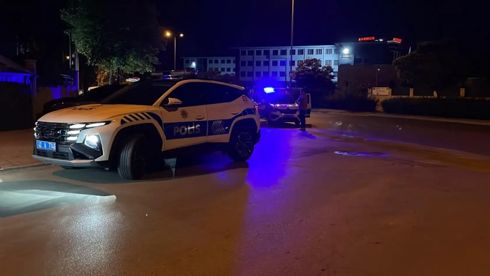 Konya'da cadde ortasında bıçaklı saldırı! 1 kişi hastanelik oldu...