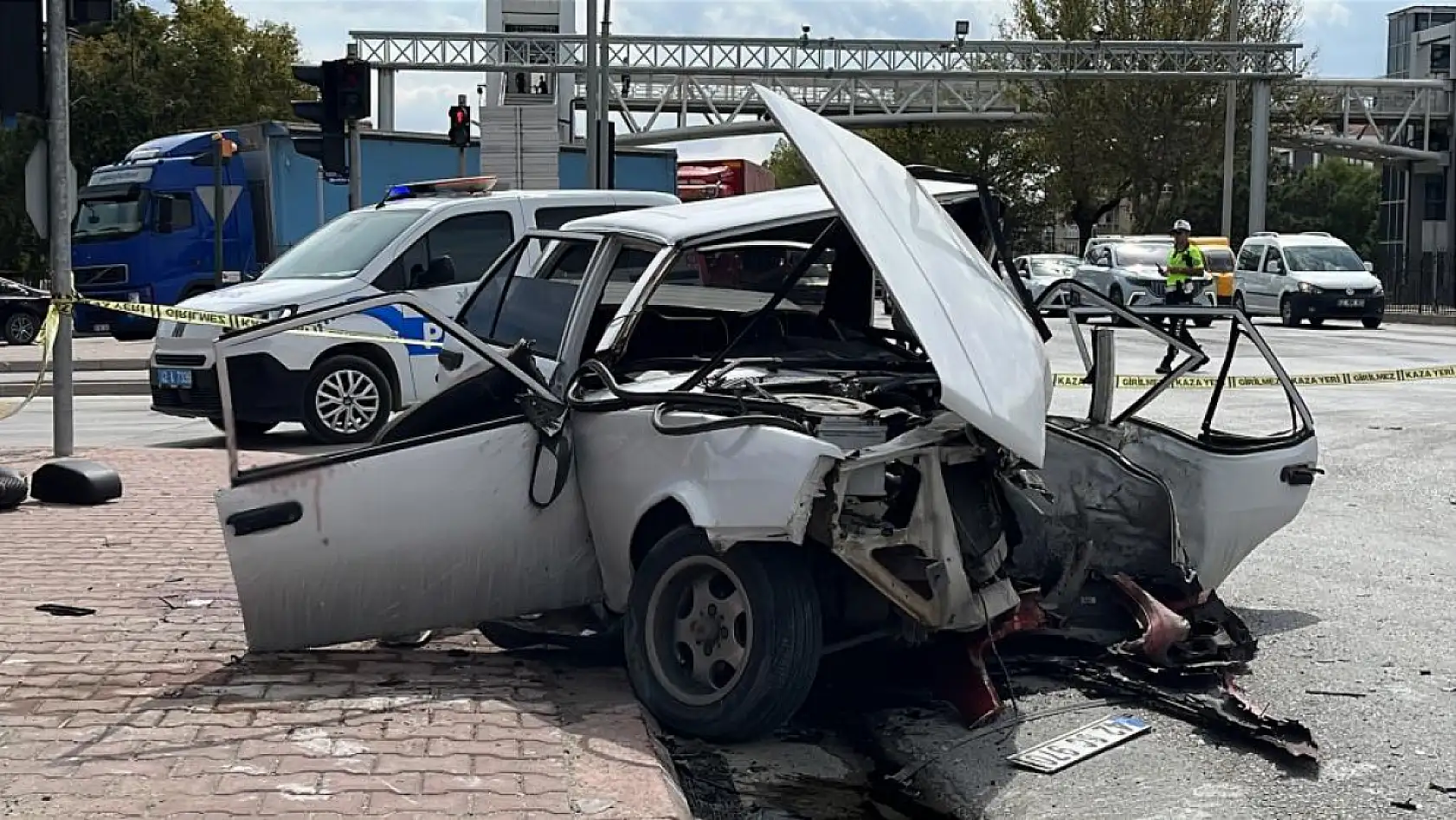 Son dakika: Konya'da kavşakta can pazarı! Çok sayıda kişinin durumu kritik...