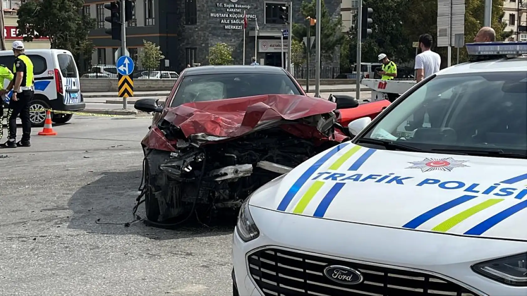 Son dakika: Konya'da kavşakta can pazarı! Çok sayıda kişinin durumu kritik...