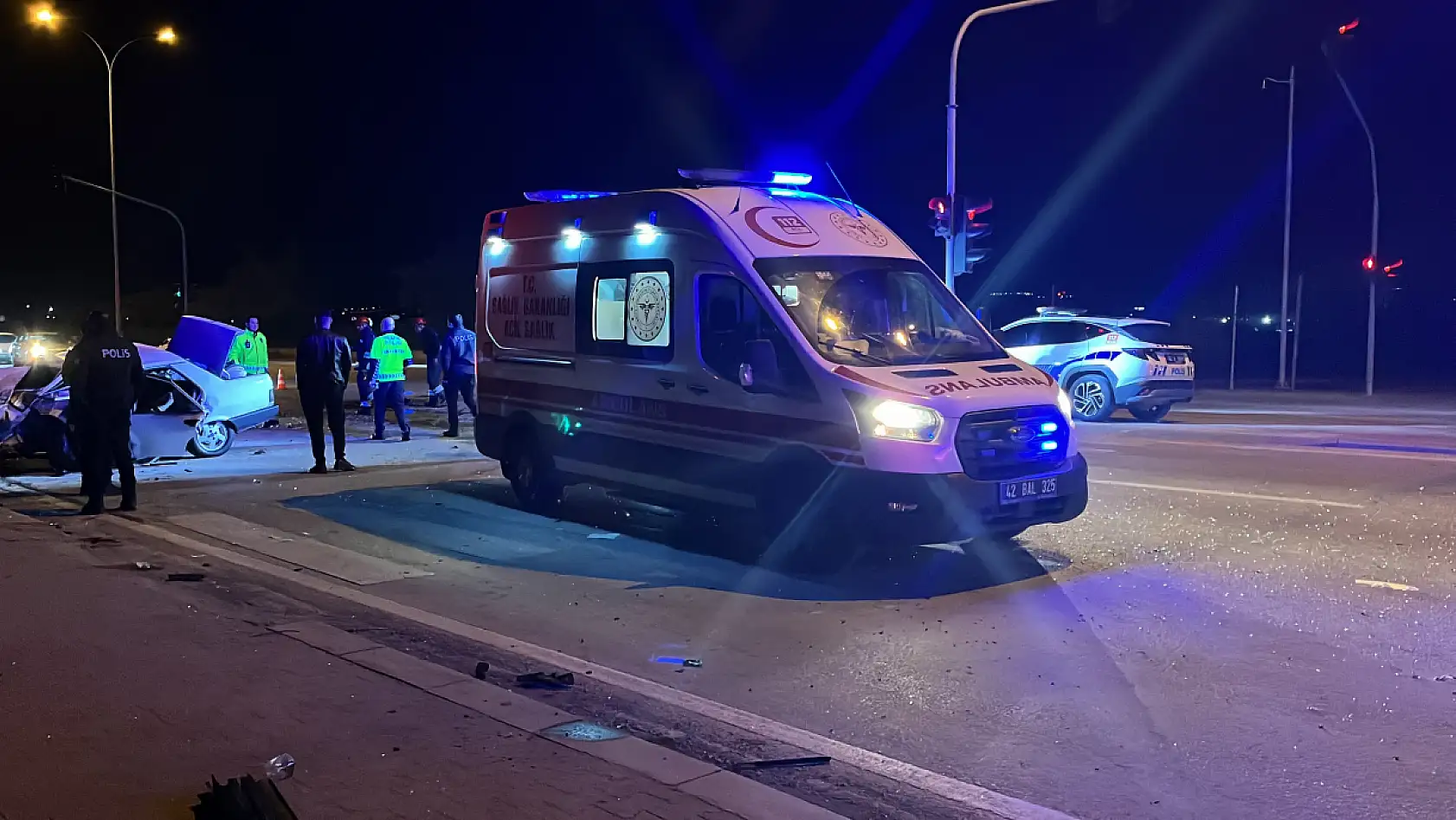 Konya'da kırmızı ışık ihlali kazayla bitti: 5 yaralı!