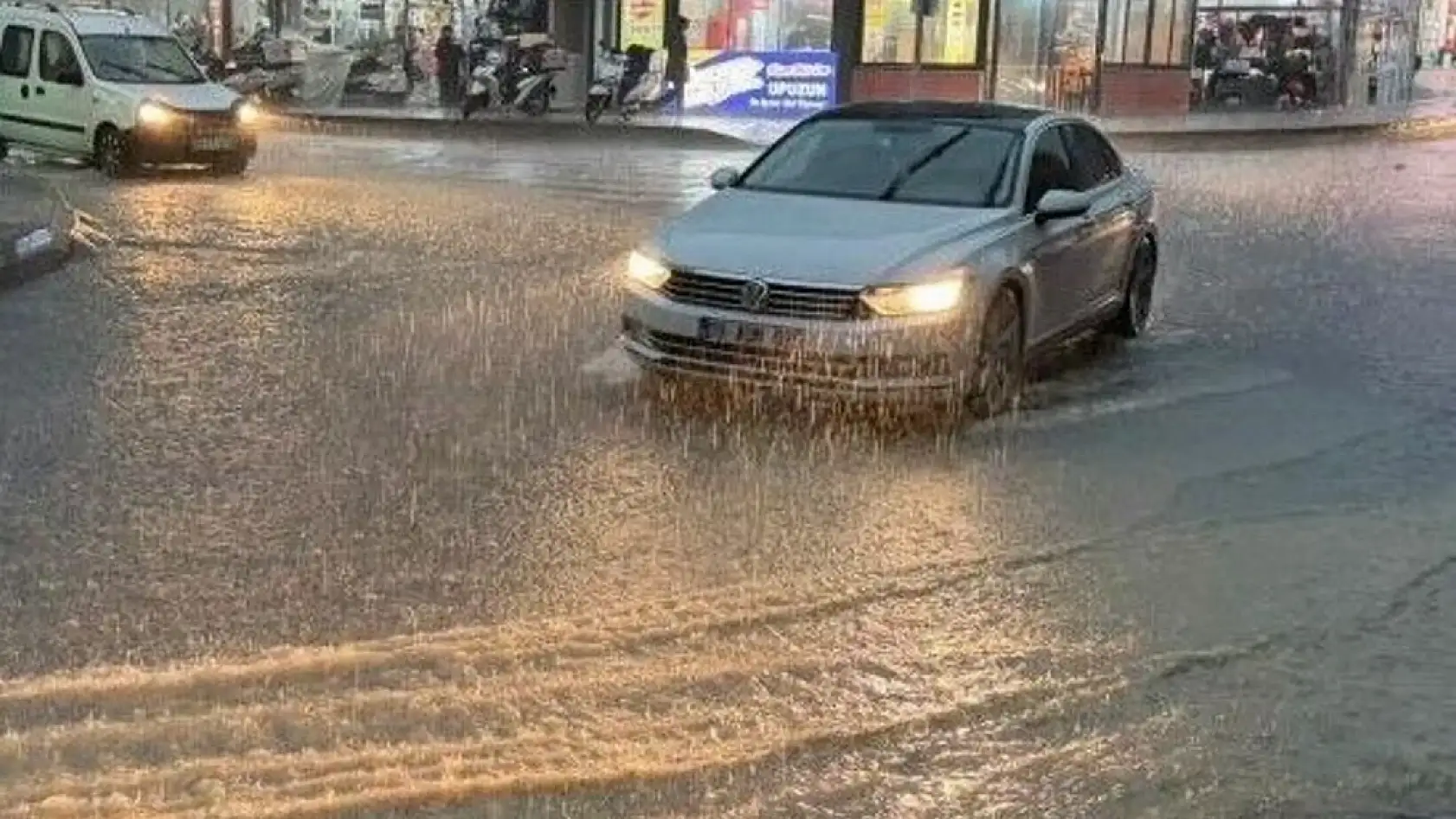 Meteoroloji'den sağanak yağmur uyarısı! Mersin, Bursa, Konya ve Adana'da hava durumu nasıl olacak?