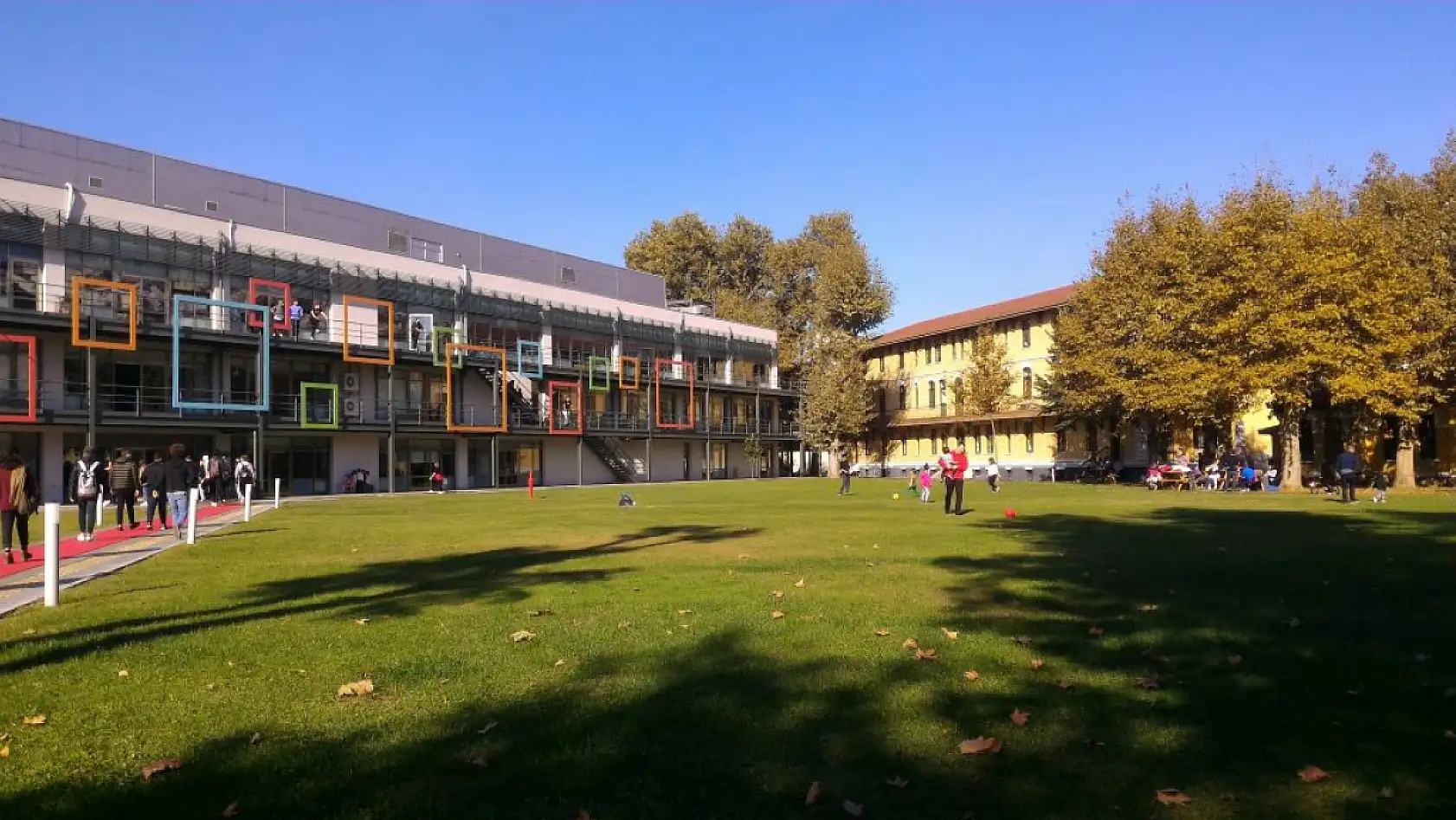 Bilgi Üniversitesi neden kapatıldı! Öğrenciler ne yapacak?