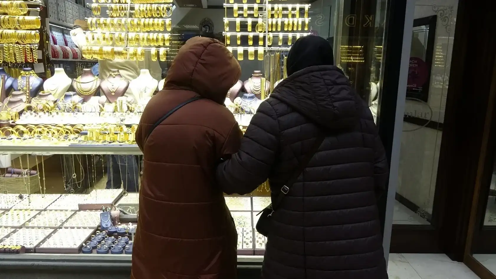 Kuyumcularda nakit devri kapanıyor: Altına bandrol sistemi geliyor!