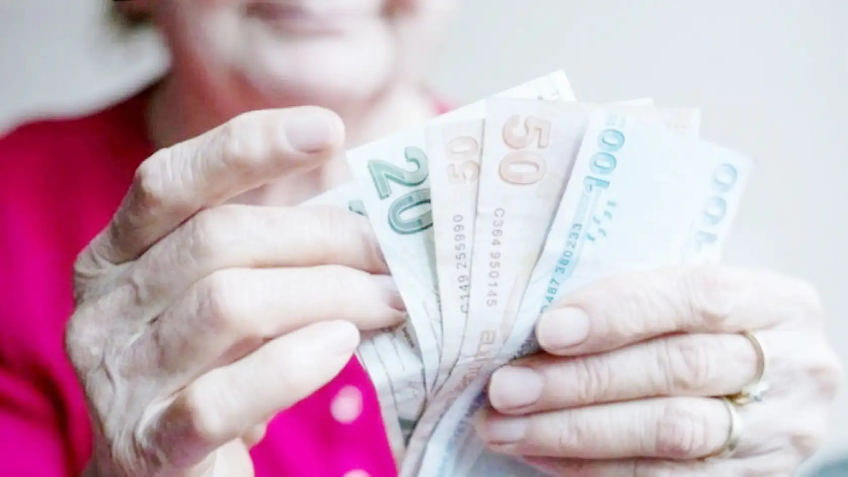 Emeklilerin gözü bu tarihte! Bayram ikramiyesi ne zaman yatacak?