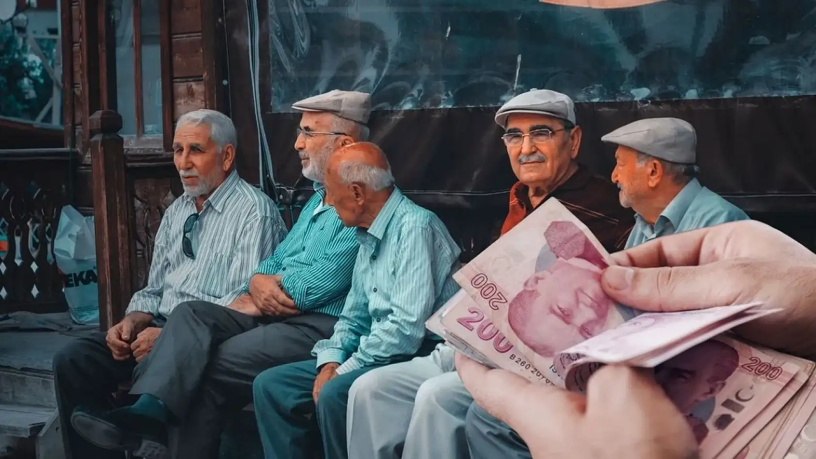 Ak Parti'den emekliler için yeni çalışma: 65 yaş üstüne özel ek ödeme gündemde!