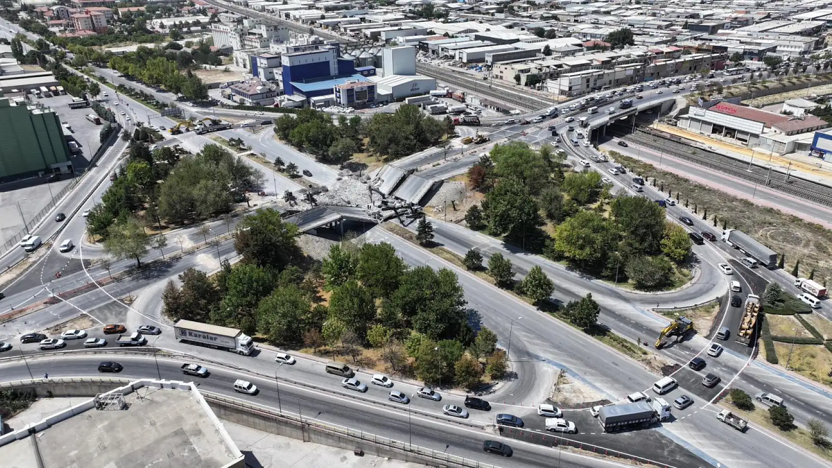 Konya trafiğinin korkulu rüyası! Buralardan sağ salim geçen şükrediyor...