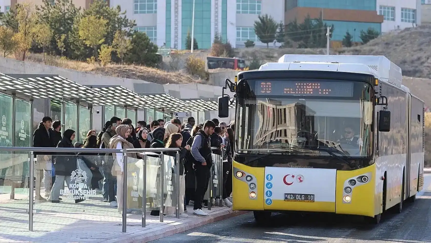 Konya'da 65 yaş üstü ücretsiz ulaşım tartışması! Gençler mi haklı yaşlılar mı?