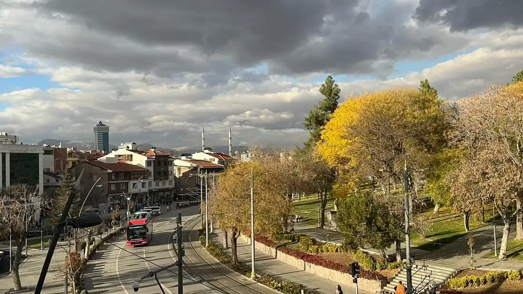 Konya'da o iki güne dikkat! Sıcaklıklar düşüyor gök gürültülü sağanak geliyor!