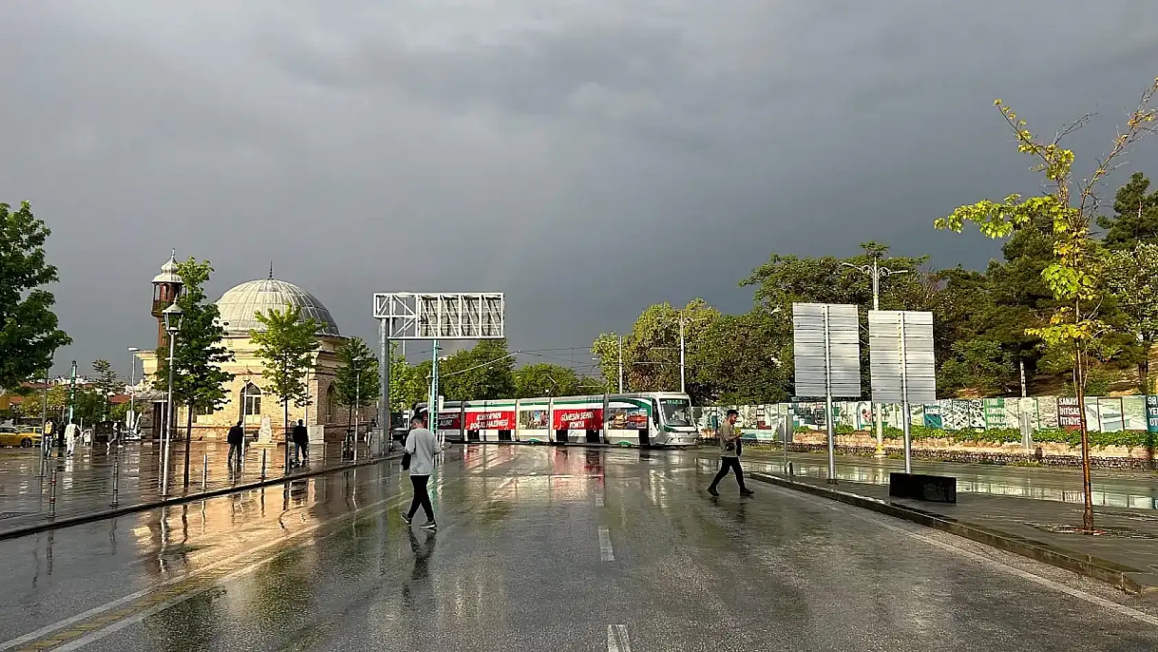 Konya'da hafta sonu plan yapanlar dikkat: Sıcaklık ve sağanak alarm veriyor...