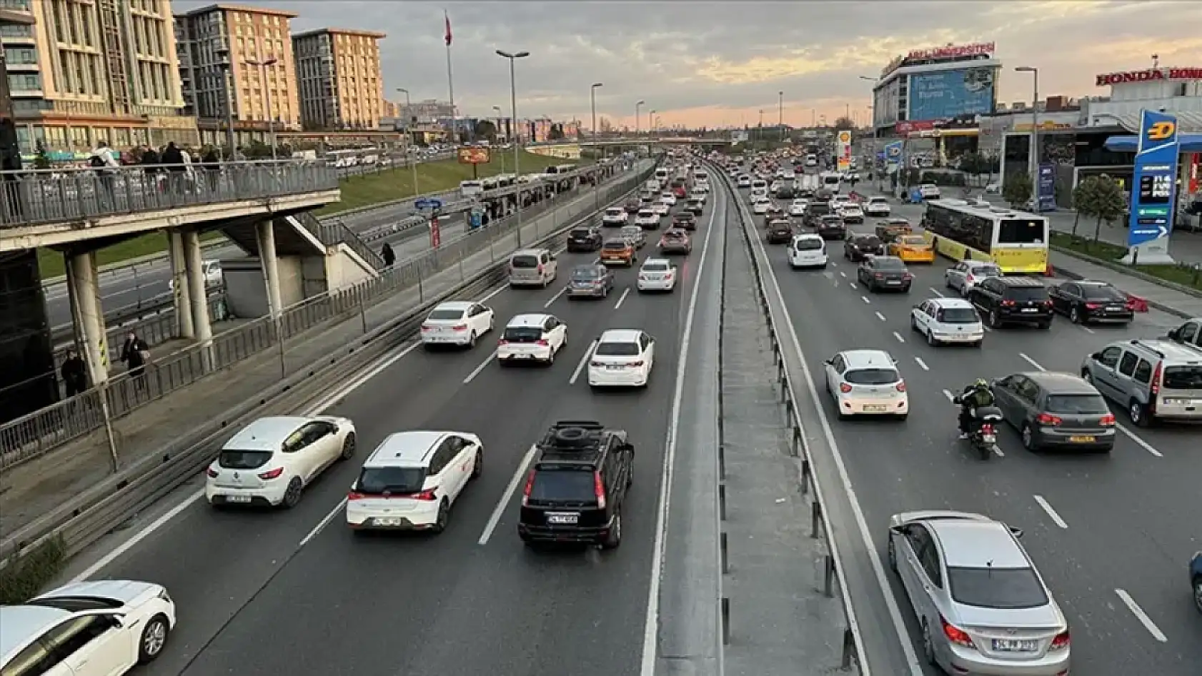Milyonlarca araç sahibine kötü haber: Trafik sigortası zamlandı!