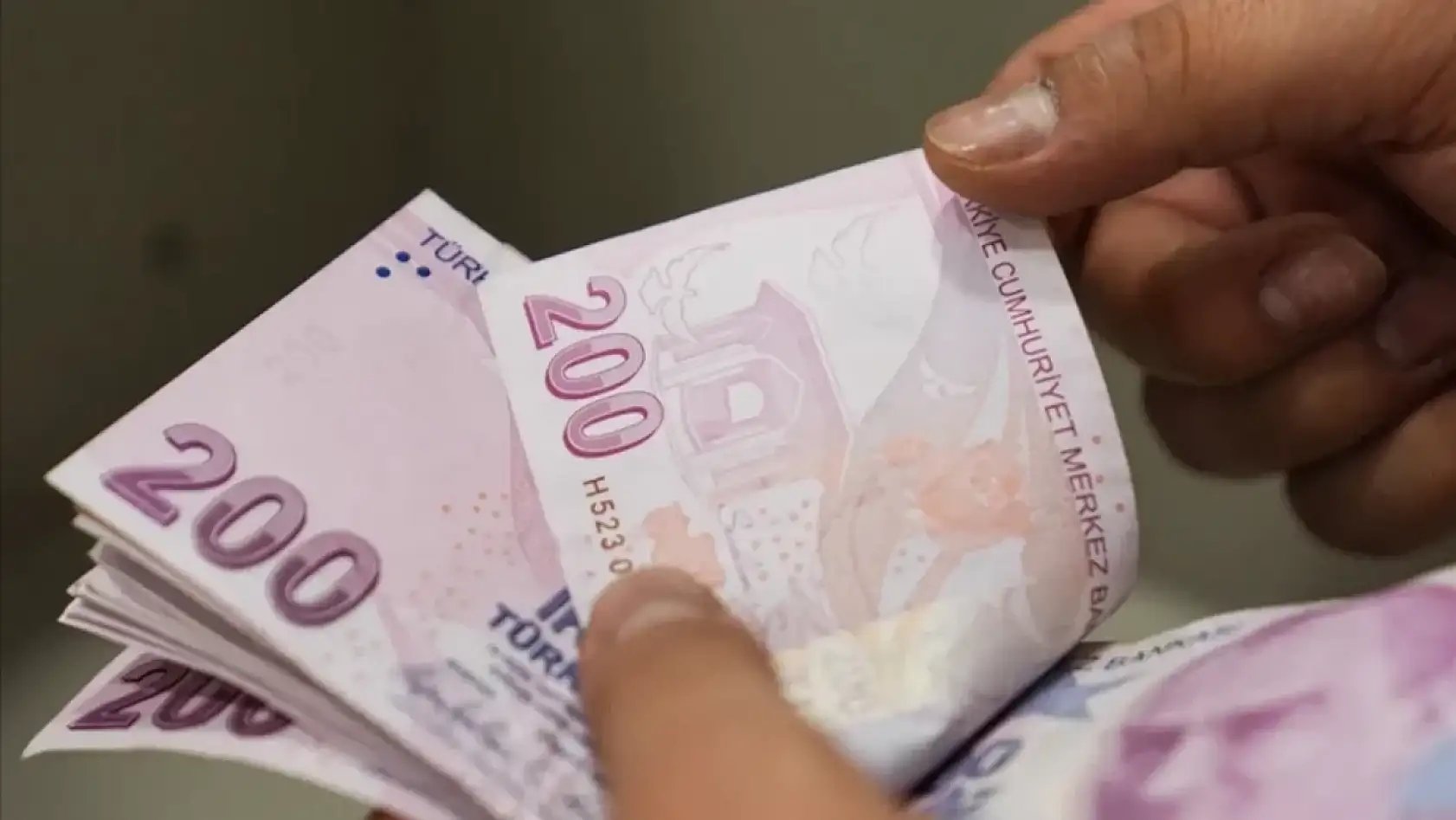 Emekli çifte bayram yaşayacak! İşte masadaki 3 zam senaryosu...