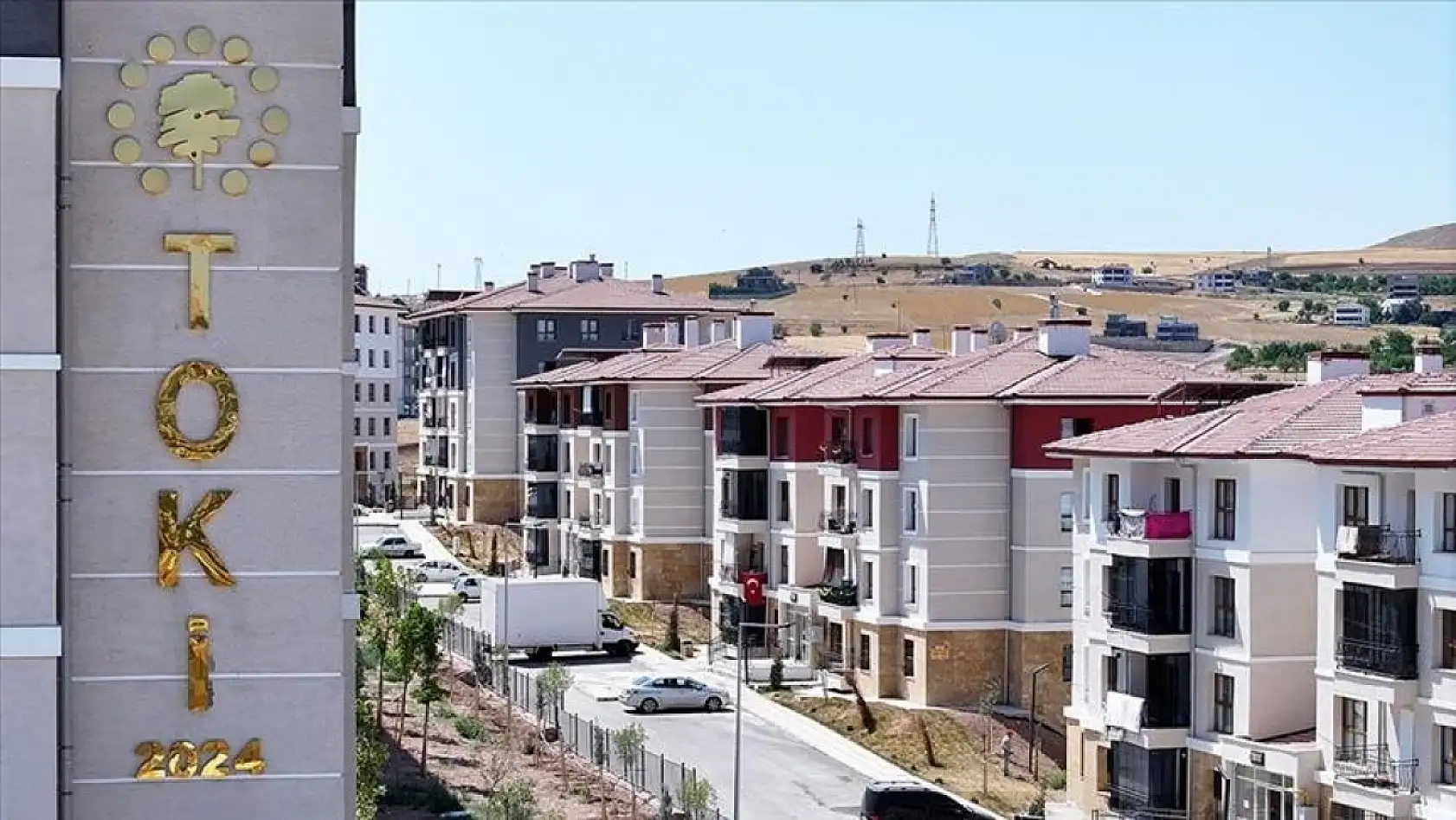 Bakan Kurum duyurdu: TOKİ Konya dahil 64 ilde kurasız konut satacak! Başvuru tarihleri ve şartlar neler?
