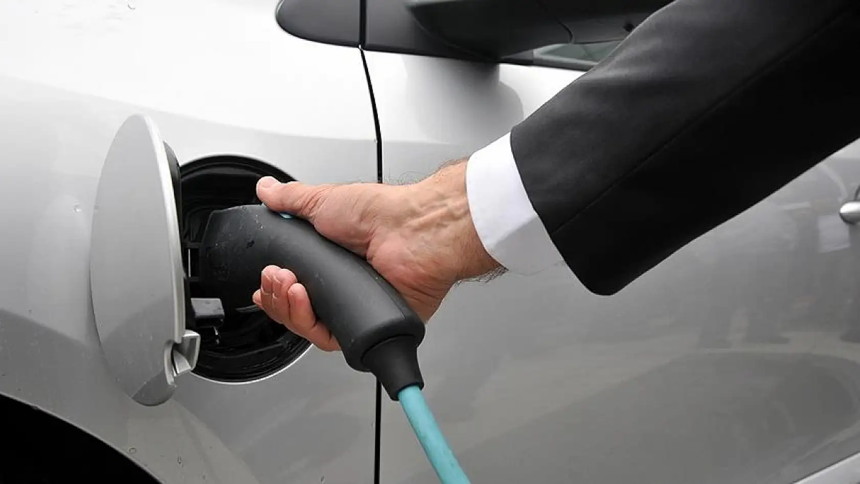 Akaryakıt zamları sonrası bu otomobillerde satışlar patladı! İnternette en çok o aranıyor