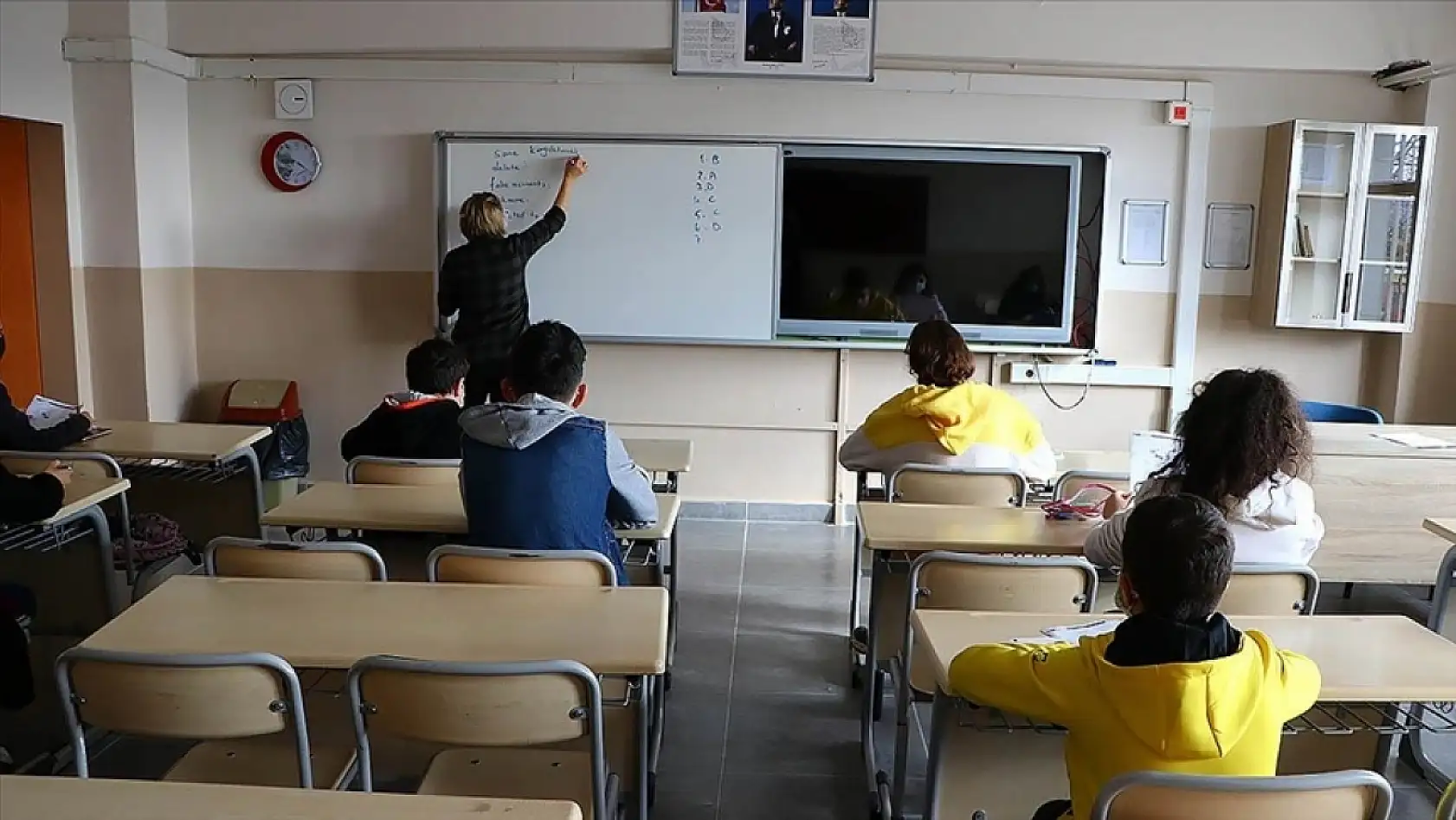 Müfredat değişiyor! Öğrencileri ilgilendiren o soru: Okullarda müfredat değişti mi? Yeni müfredat nasıl olacak? İşte detaylar...