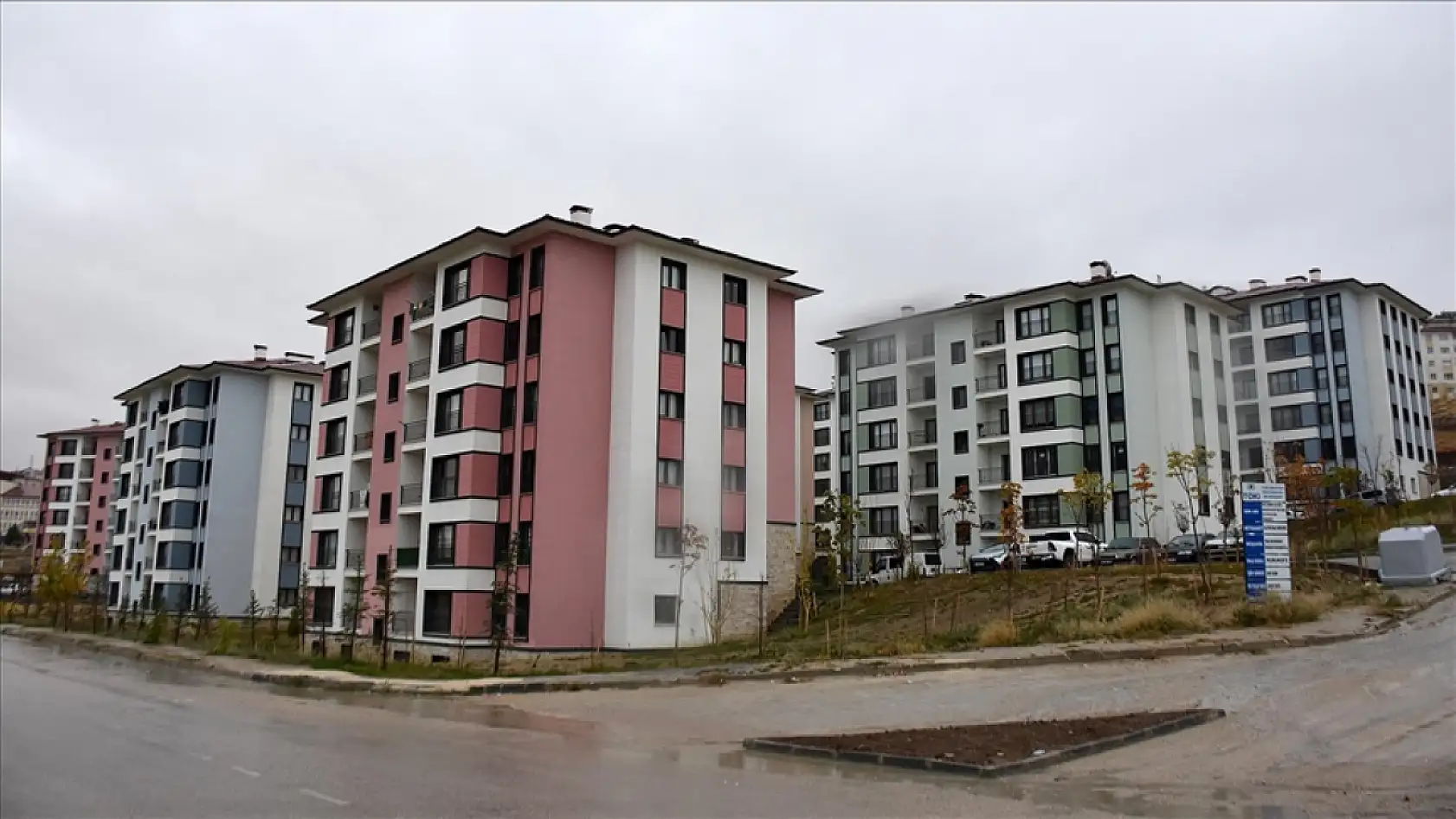 Bakan Kurum duyurdu: TOKİ Konya dahil 64 ilde kurasız konut satacak! Başvuru tarihleri ve şartlar neler?