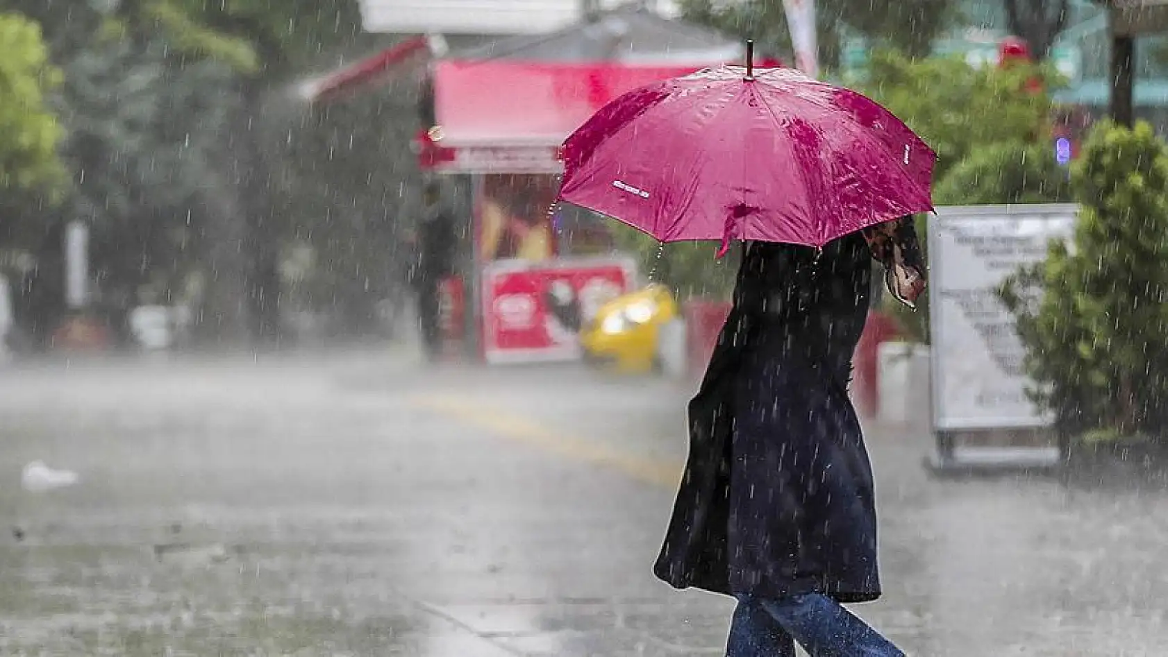 Meteoroloji'den sağanak yağmur uyarısı! Mersin, Bursa, Konya ve Adana'da hava durumu nasıl olacak?