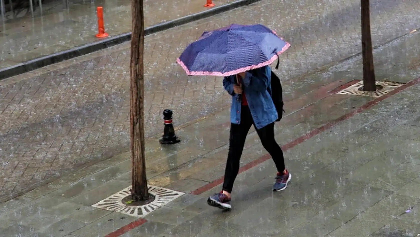 Meteoroloji saat verip uyardı: Konya'da 15 ilçe listede! Dışarı çıkarken bir kez daha düşünün!