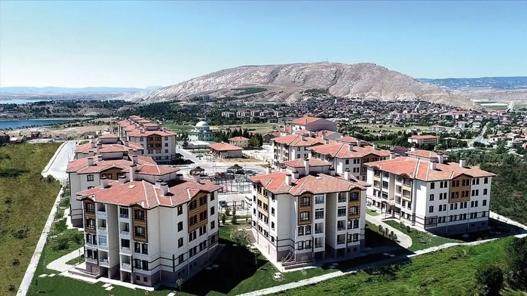 Bakan Kurum duyurdu: TOKİ Konya dahil 64 ilde kurasız konut satacak! Başvuru tarihleri ve şartlar neler?