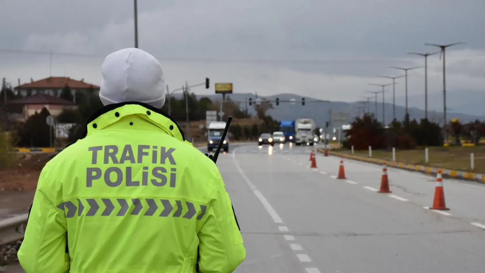 Araç sahipleri dikkat: Multimedya, cam film ve hoparlörde yeni düzenleme!