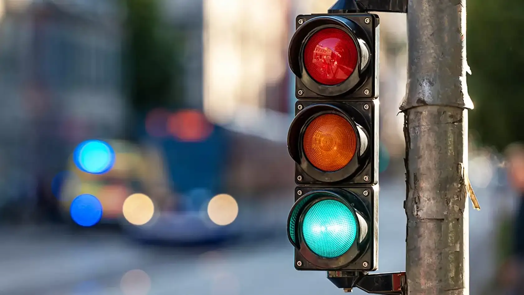 Sürücüler kamera sanıyordu ama gerçek başka çıktı! Trafikte 'siyah kutu' sırrı çözüldü!