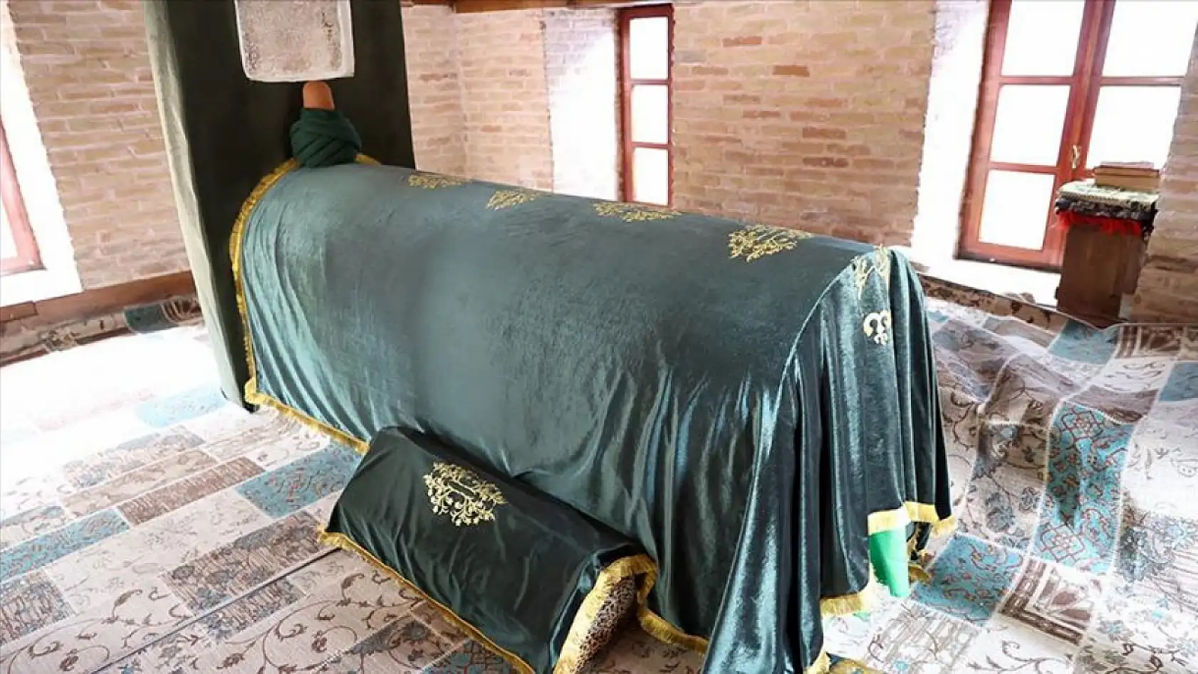 Kedisini Ölünce Bile Yanından Ayırmadı! Konya'daki Türbenin Dünyada Örneği Yok!