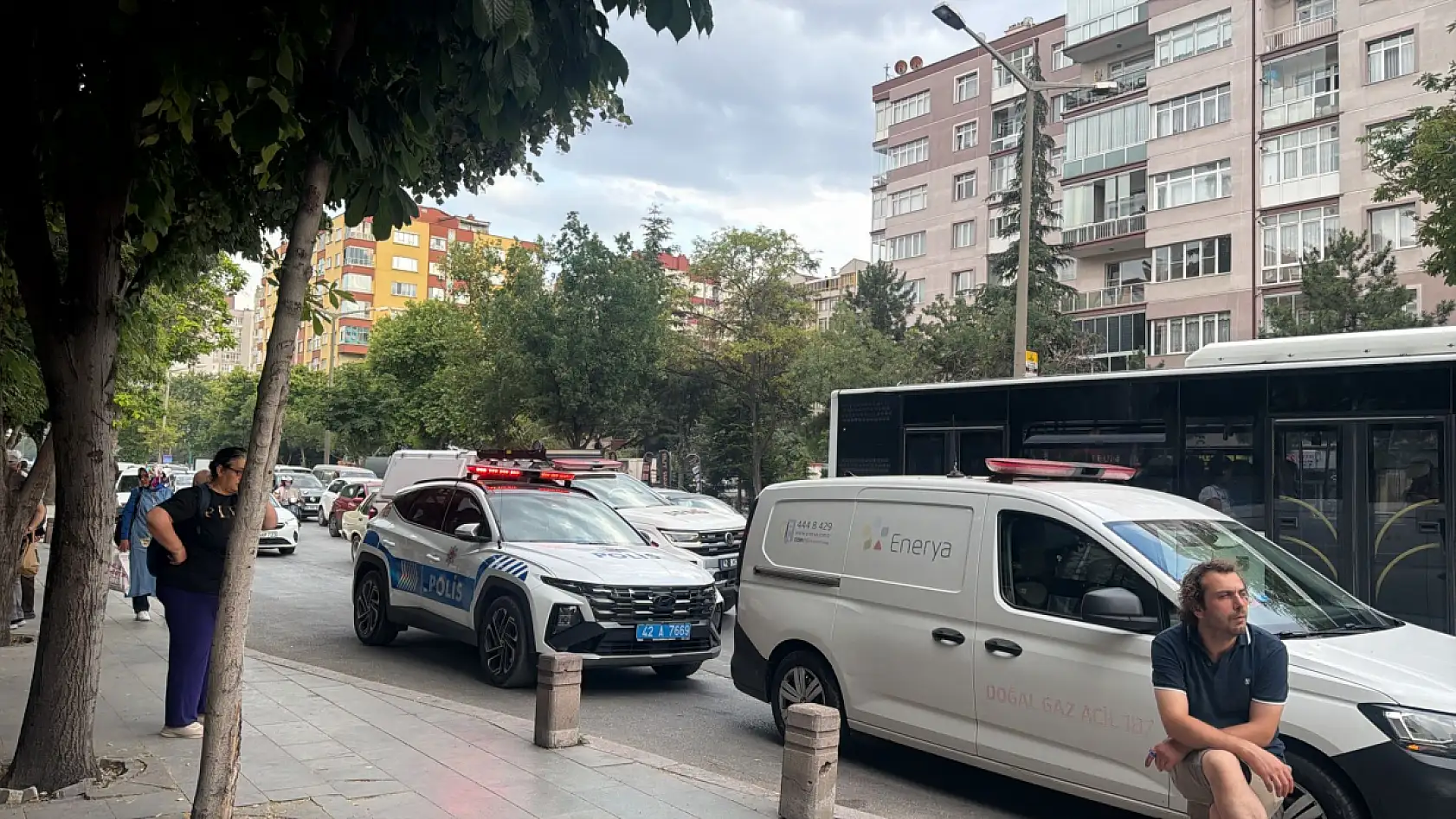 Konya'da apartmanda ilaç zehirlenmesi! Apartman sakinleri hastanelik oldu