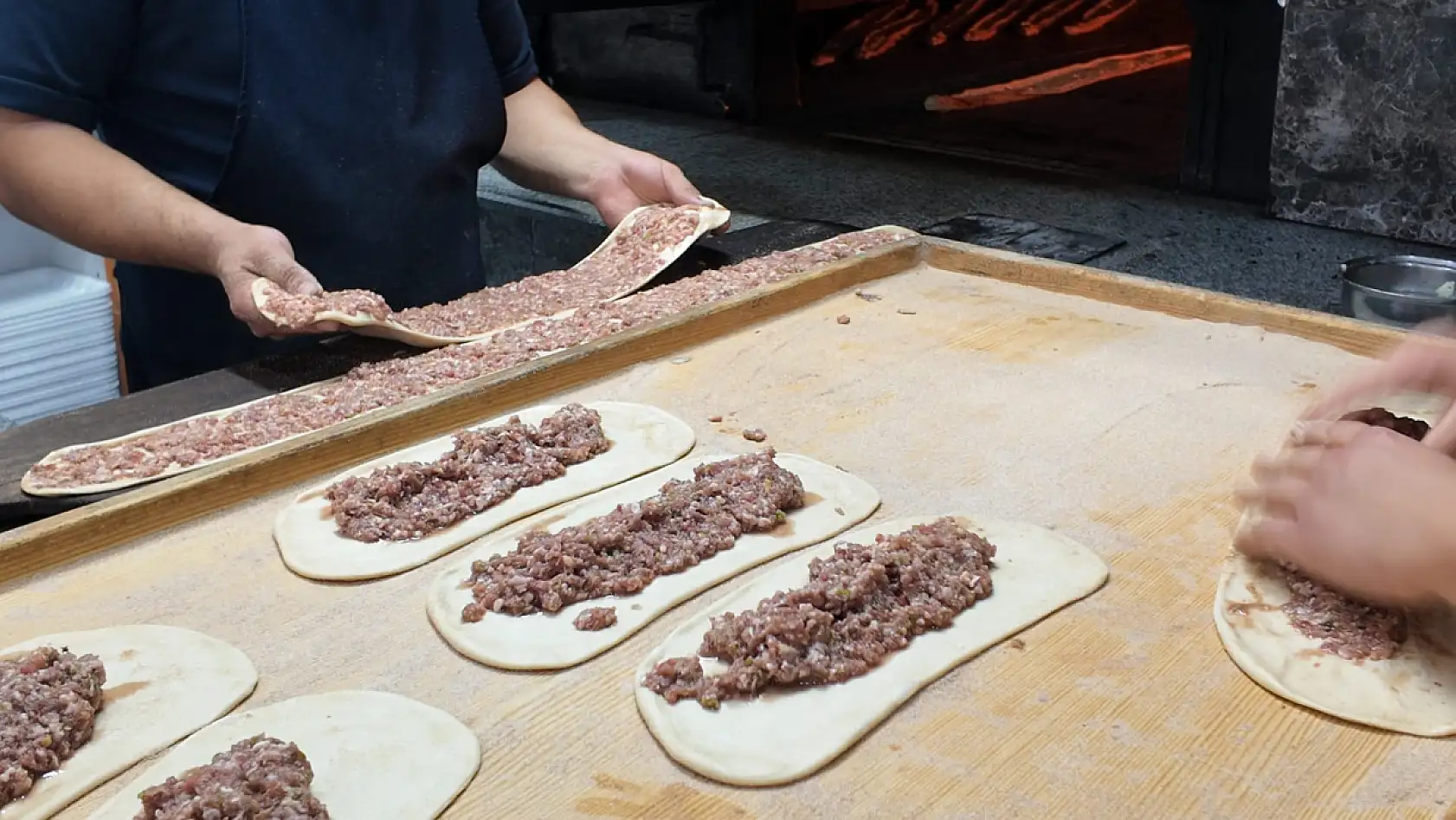 Maliyetler Konya'nın vazgeçilmezini de vurdu: Zam var etliekmekten vazgeçen yok!