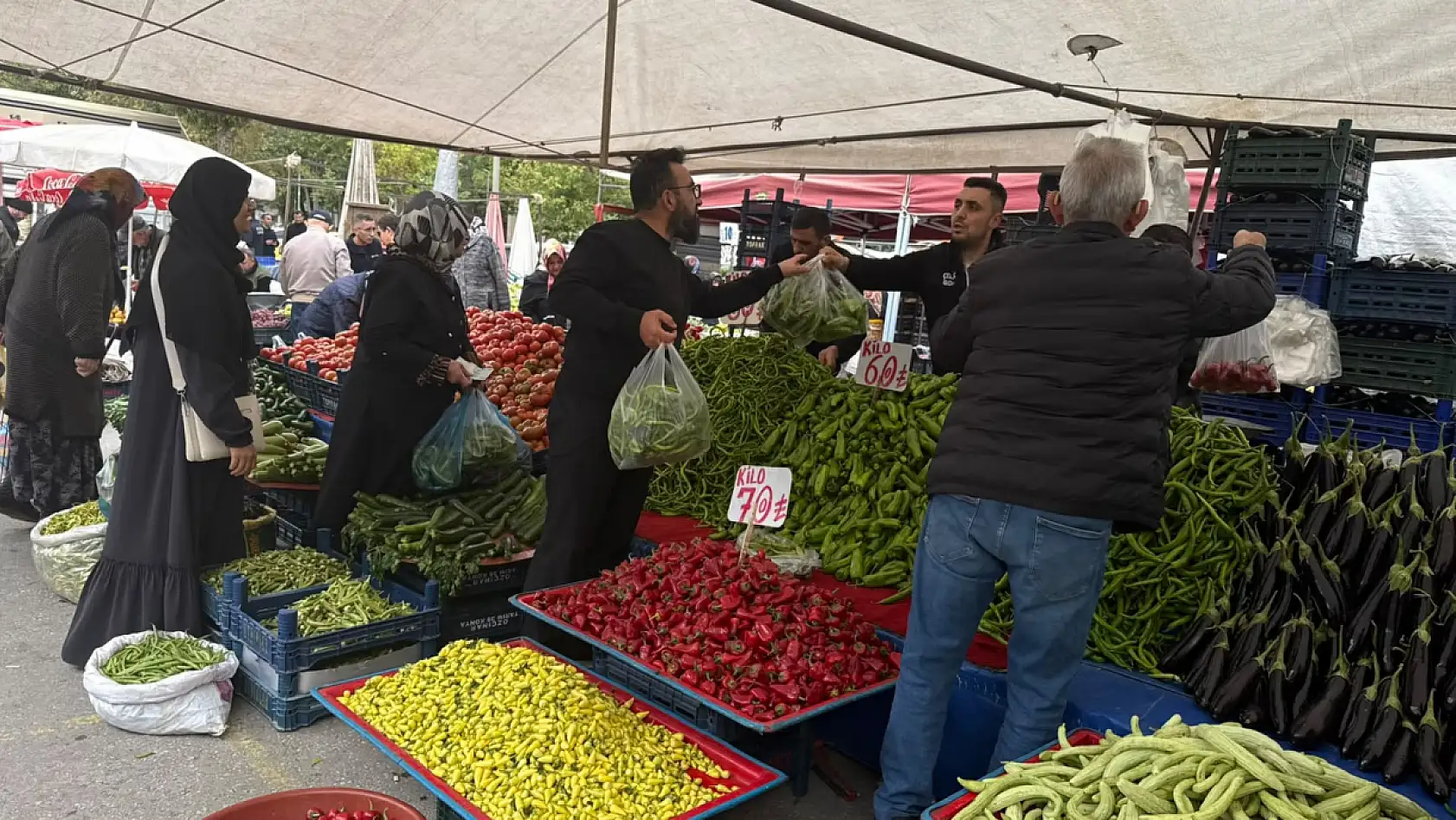 Pazarda sonbahar bereketi: Konya'da etiketler yenilendi, şifa deposu ürünler tezgaha indi!