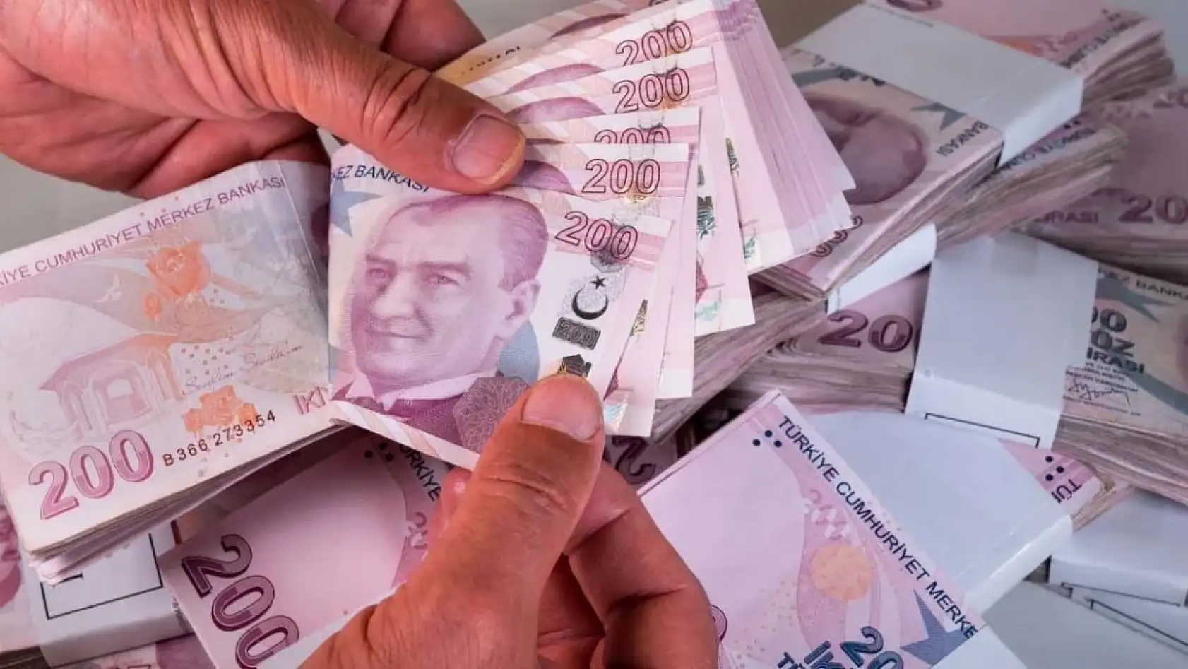 100 bin TL'ye kadar çıkıyor! Faiz ödetmeyecek kredi kampanyaları açıklandı