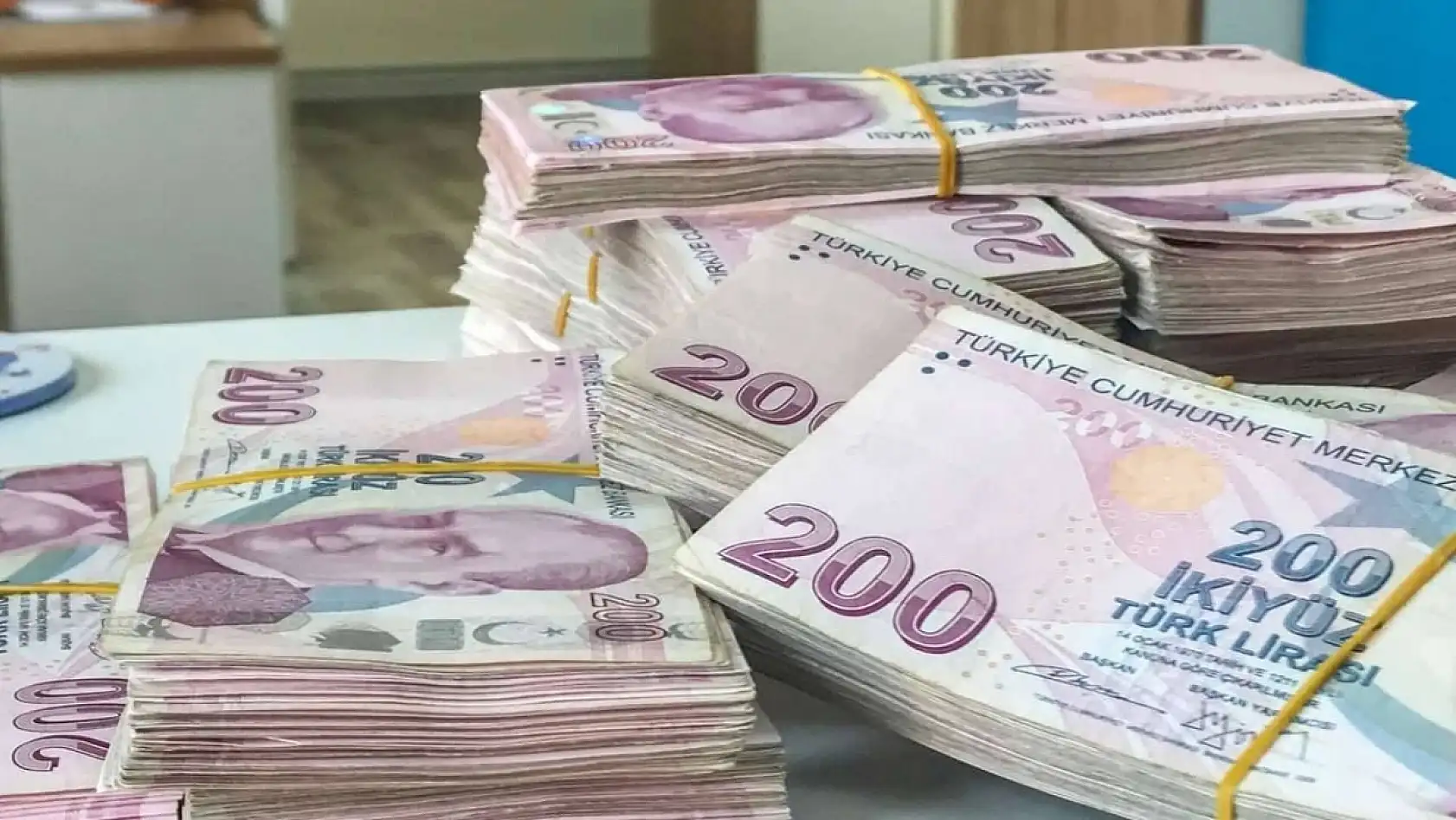 100 bin TL'ye kadar çıkıyor! Faiz ödetmeyecek kredi kampanyaları açıklandı