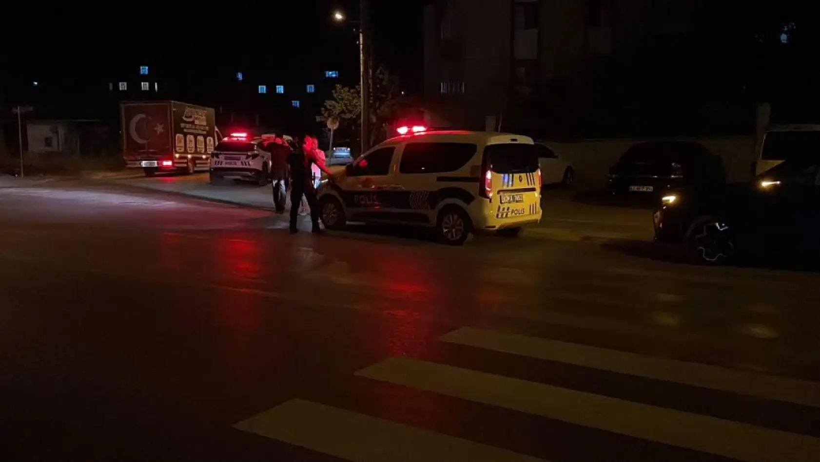 Konya'da cadde ortasında bıçaklı saldırı! 1 kişi hastanelik oldu...