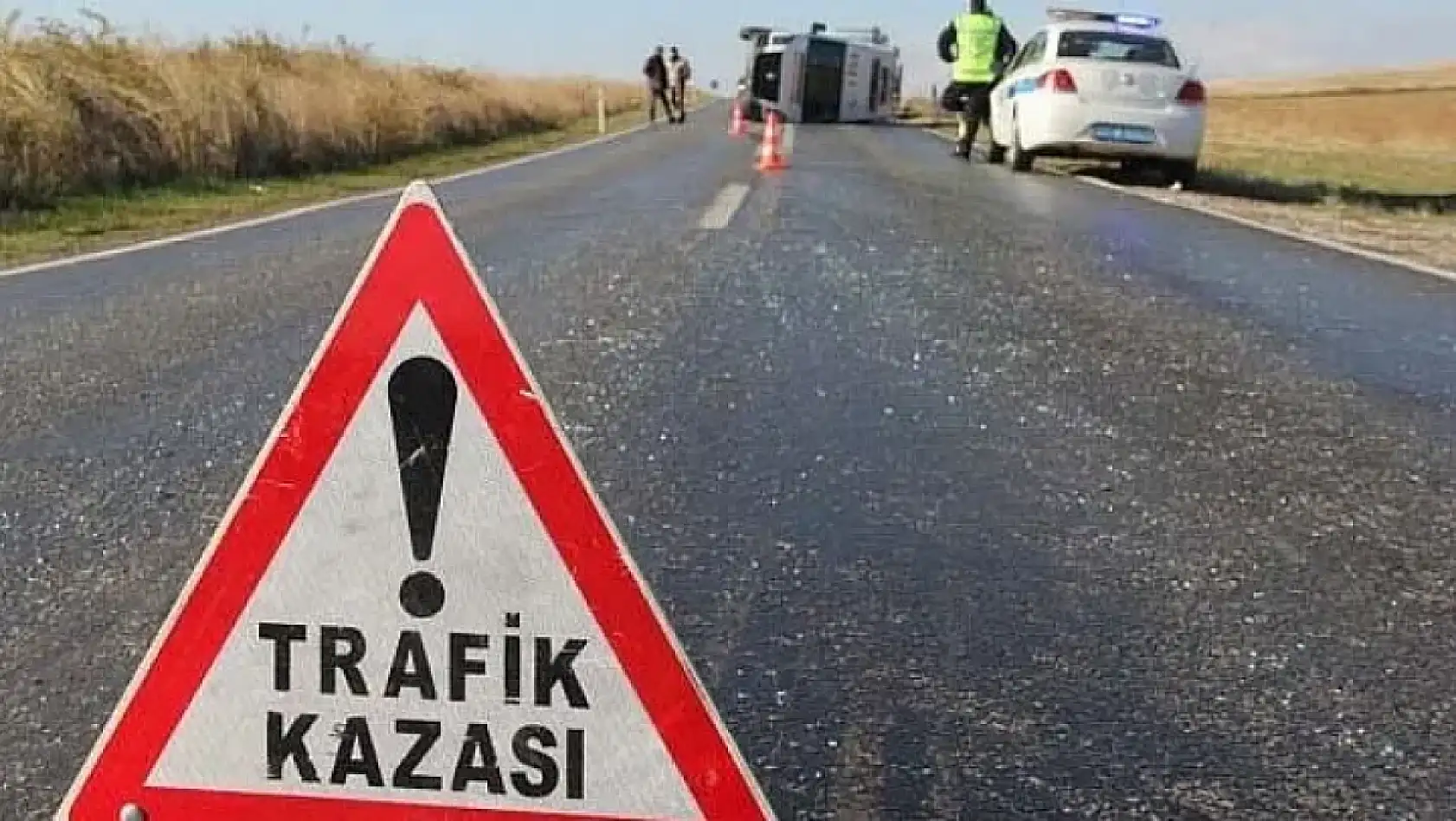Son dakika: Konya'da can pazarı! Hafif ticari araç ile otomobil feci çarpıştı!