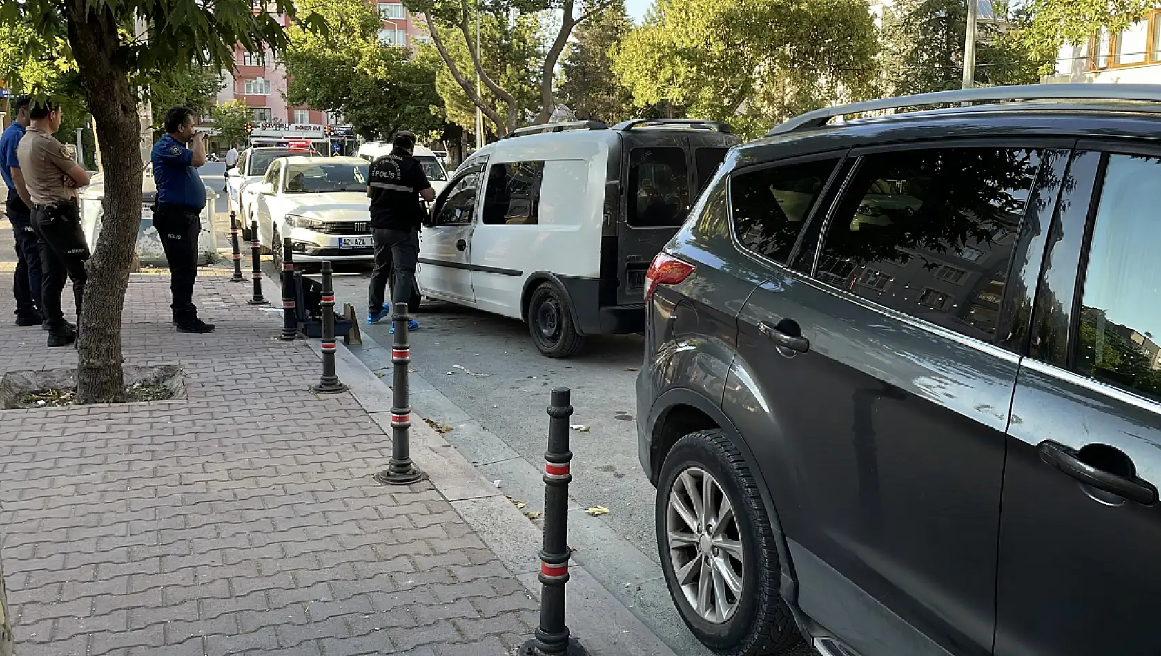 Konya'da husumetlisini cadde üzerinde defalarca bıçakladı!