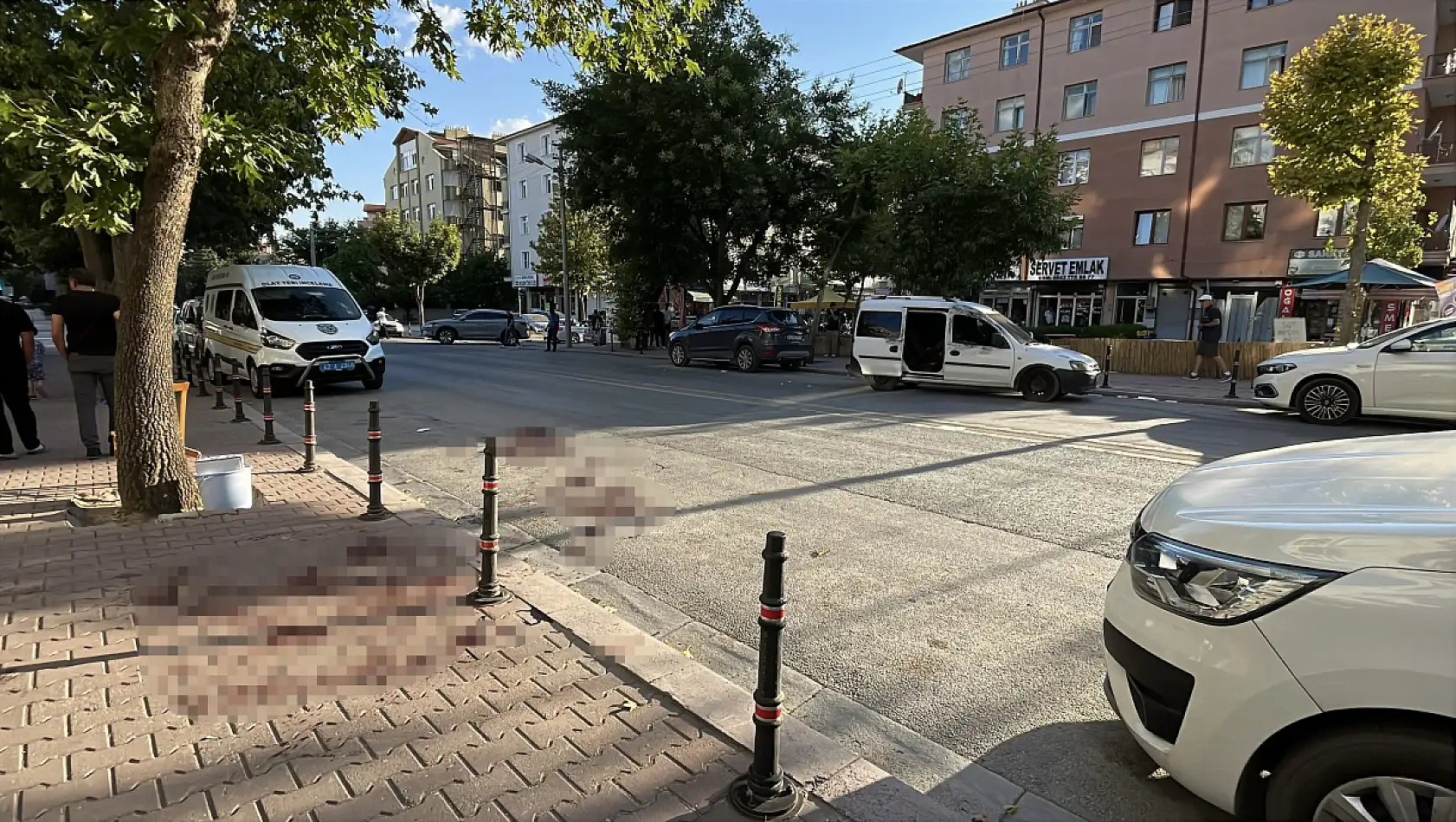 Konya'da husumetlisini cadde üzerinde defalarca bıçakladı!