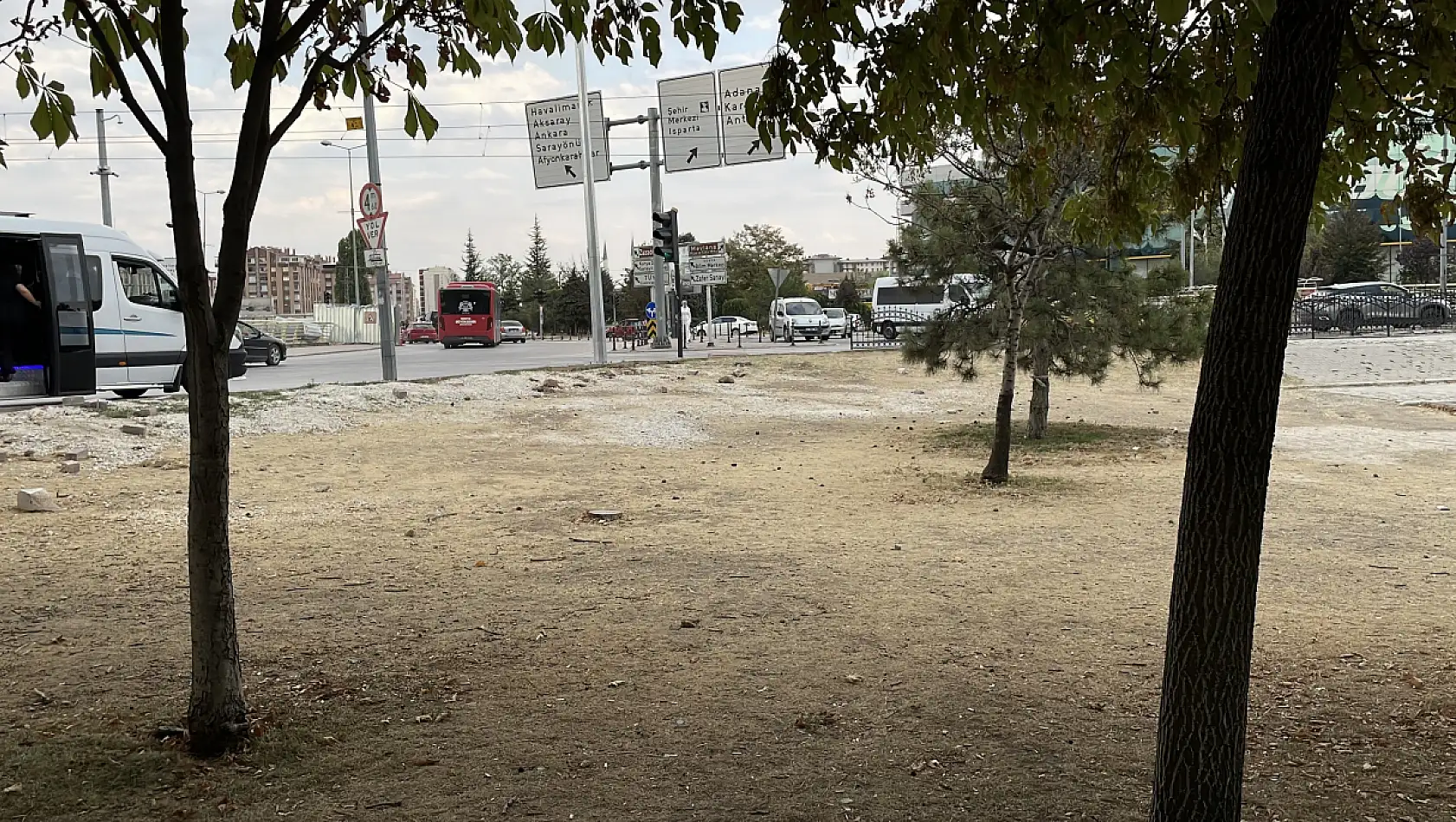 Konya'daki parkta 'kıskançlık' kavgası: 15 yaşındaki kızı bıçakladı!