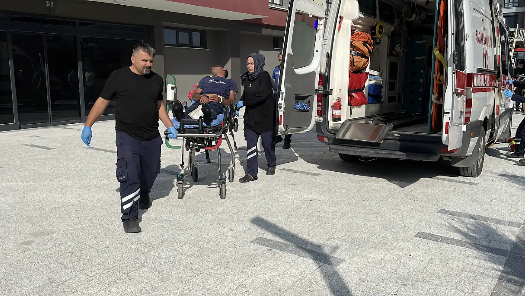 Konya'da 10 katlı binanın çatısına çıktı! Polis saatlerce uğraştı, sonunda olanlar şaşırttı