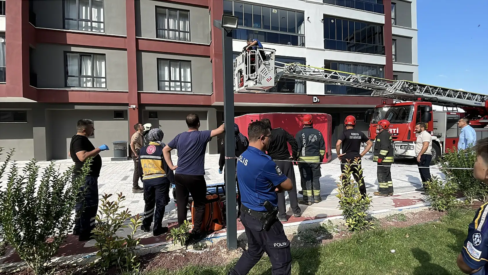 Konya'da 10 katlı binanın çatısına çıktı! Polis saatlerce uğraştı, sonunda olanlar şaşırttı