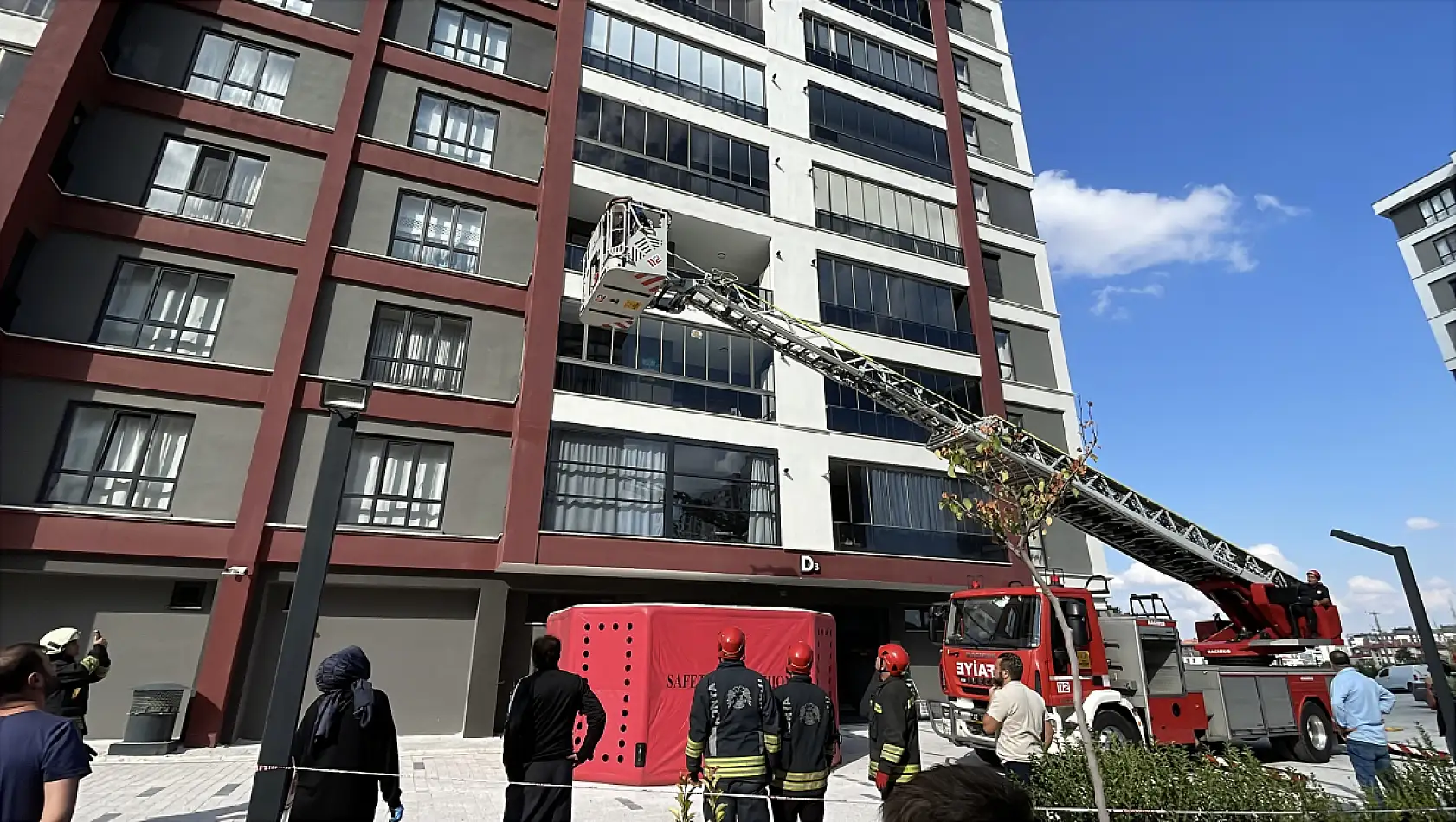 Konya'da 10 katlı binanın çatısına çıktı! Polis saatlerce uğraştı, sonunda olanlar şaşırttı