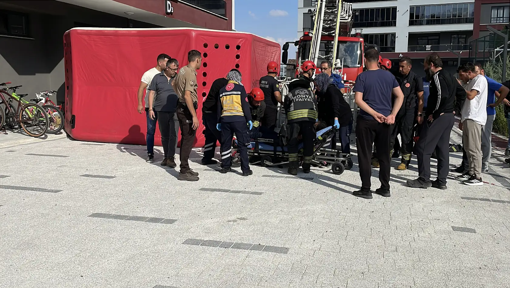 Konya'da 10 katlı binanın çatısına çıktı! Polis saatlerce uğraştı, sonunda olanlar şaşırttı