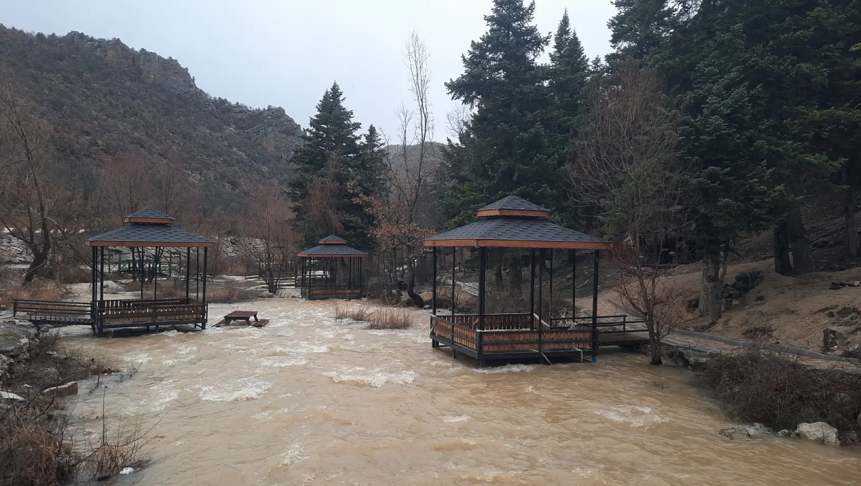 Konya'da kuraklık yerini coşkuya bıraktı: Aygırdibi'nde su seviyesi yükseldi!