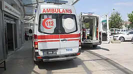 Beyşehir'de peş peşe kazalar! Otomobil ağaca çarptı, motosiklet yayaya çarptı: 4 yaralı