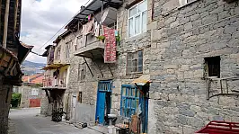 Konya'da ikinci kattan düşen çocuk ağır yaralandı